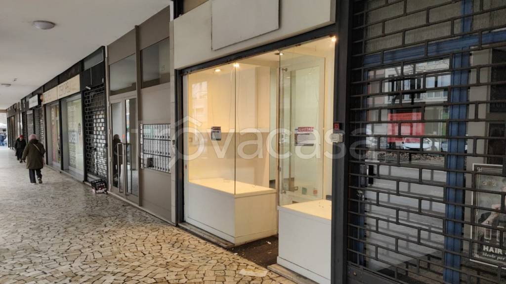 negozio in affitto a Bologna in zona Murri