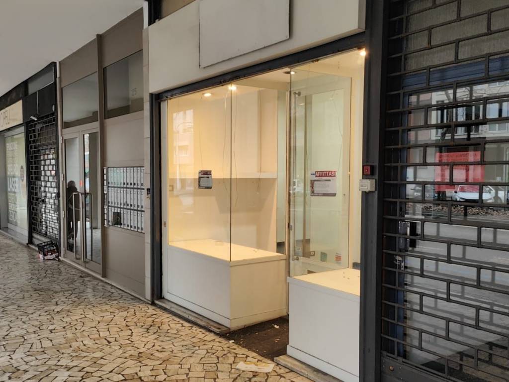 negozio in affitto a Bologna in zona San Vitale