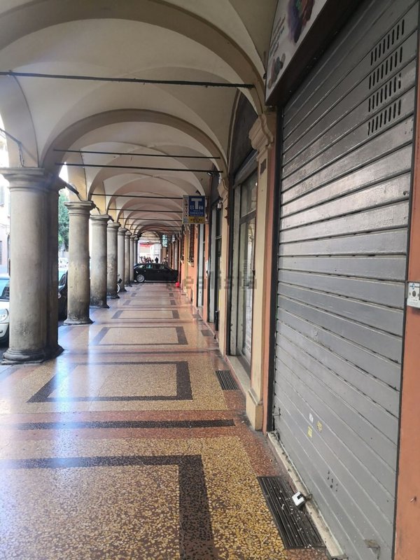 negozio in affitto a Bologna in zona Centro Storico