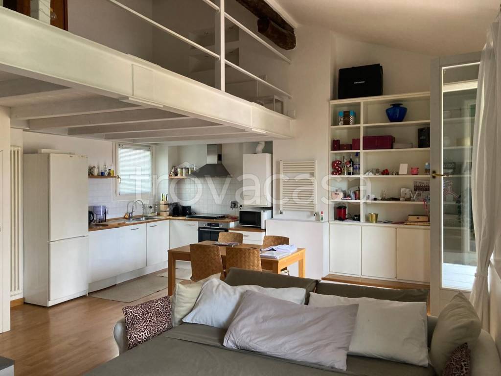 appartamento in affitto a Bologna in zona Santo Stefano