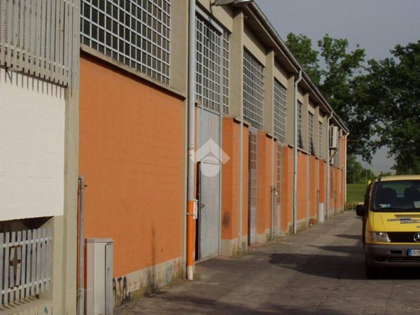 negozio in affitto a Bologna in zona Corticella