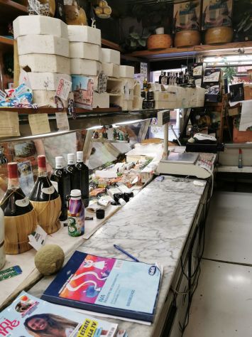 negozio in affitto a Bologna in zona Centro Storico