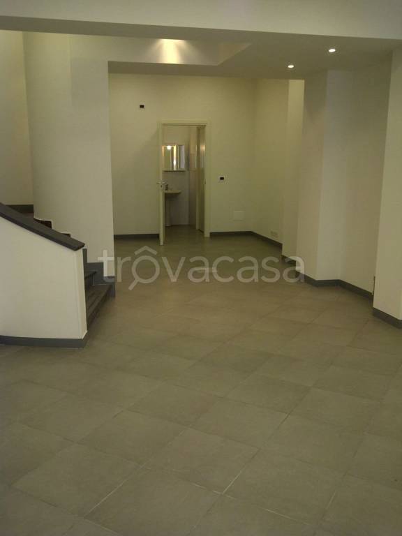 locale commerciale in affitto a Bologna in zona San Vitale