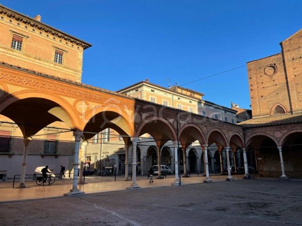 negozio in affitto a Bologna in zona Santo Stefano