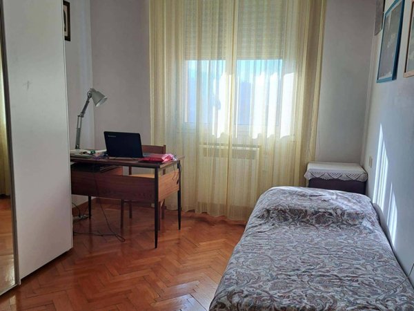 negozio in affitto a Bologna in zona Saffi