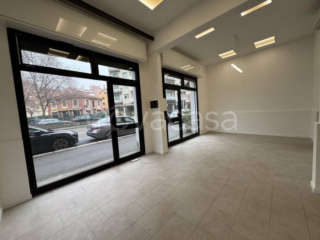 negozio in affitto a Bologna in zona San Donato