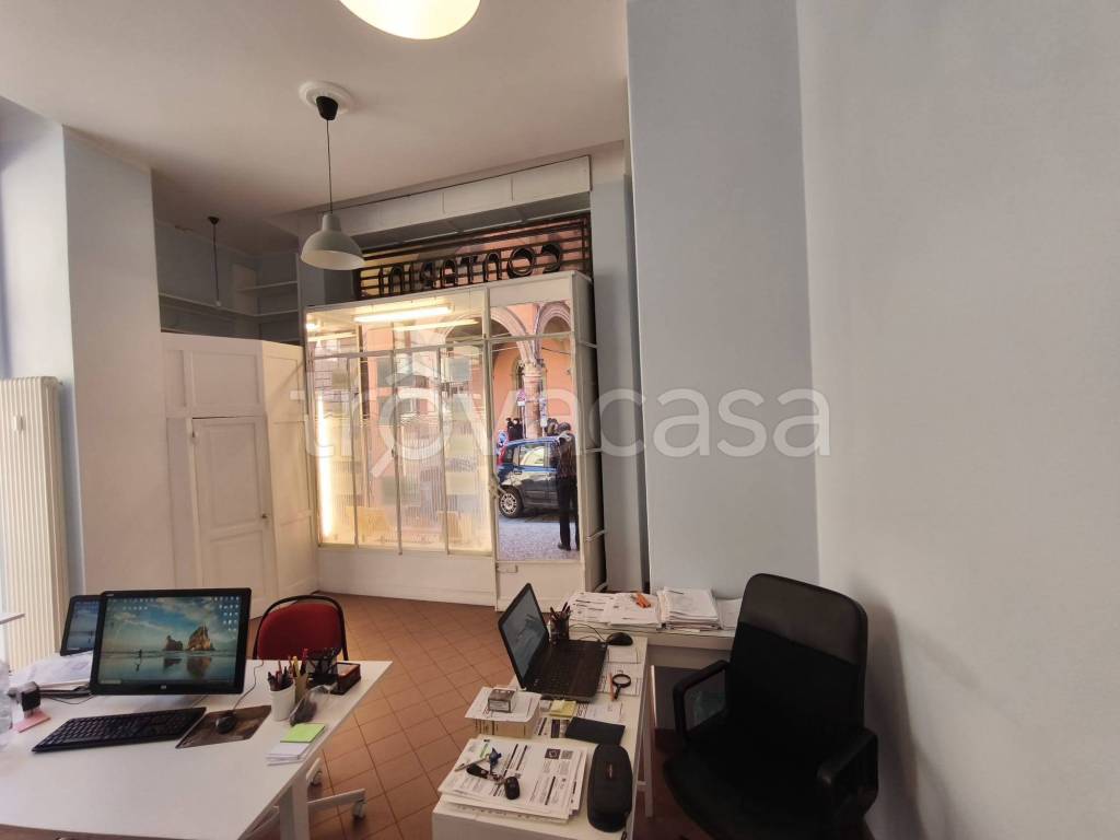 negozio in affitto a Bologna in zona Centro Storico