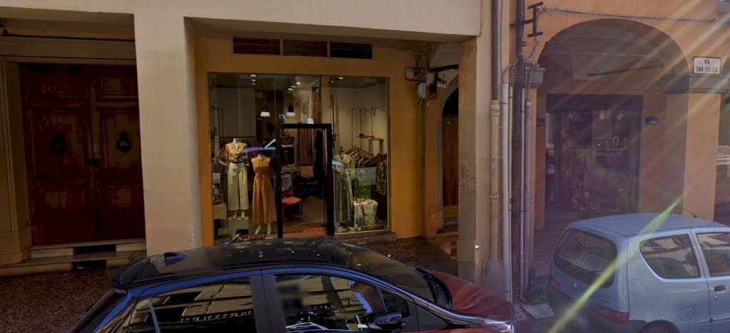 locale commerciale in affitto a Bologna