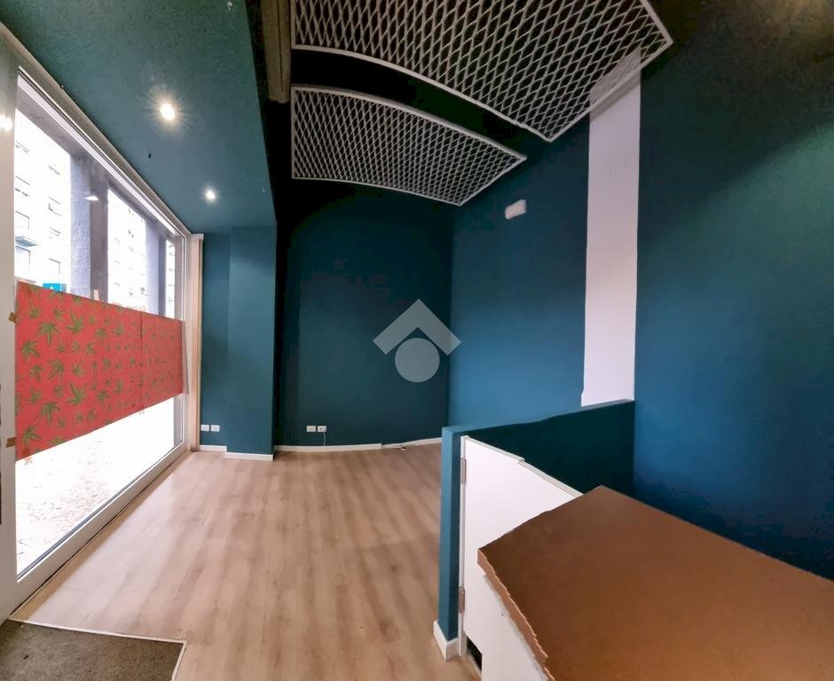 negozio in affitto a Bologna in zona Quartiere Porto