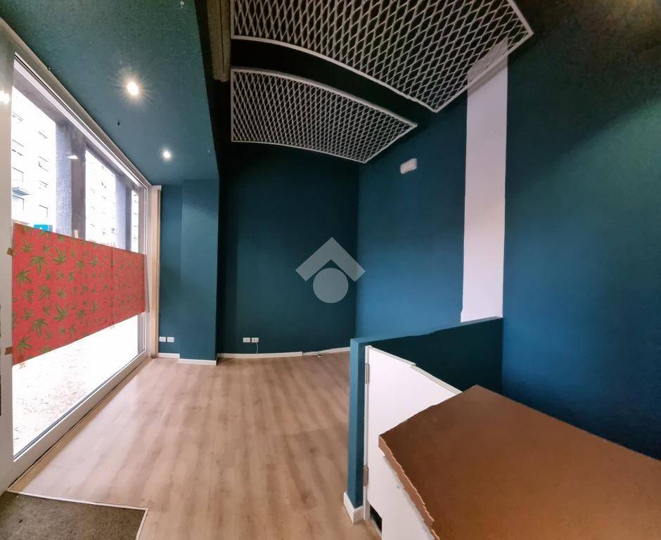 negozio in affitto a Bologna in zona Quartiere Porto