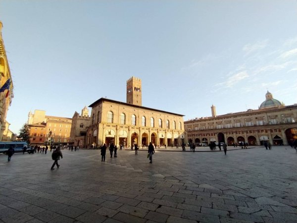 negozio in affitto a Bologna in zona Centro Storico