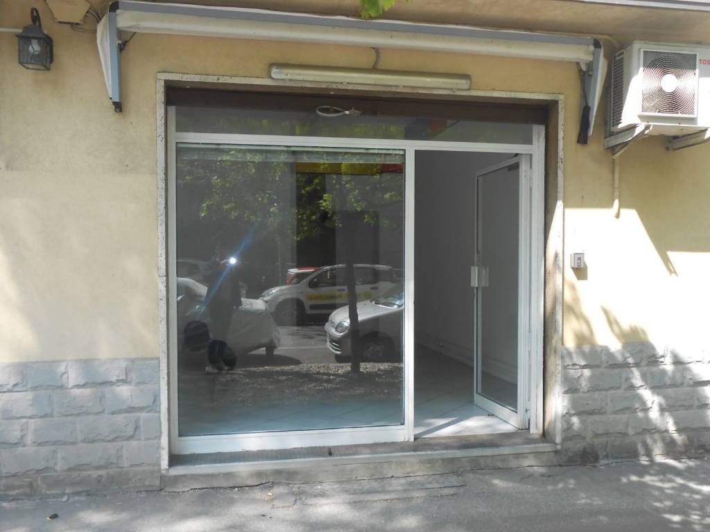 negozio in affitto a Bologna in zona Murri