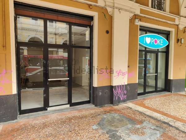 locale commerciale in affitto a Bologna in zona San Vitale