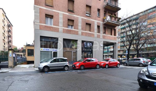 negozio in affitto a Bologna in zona Reno