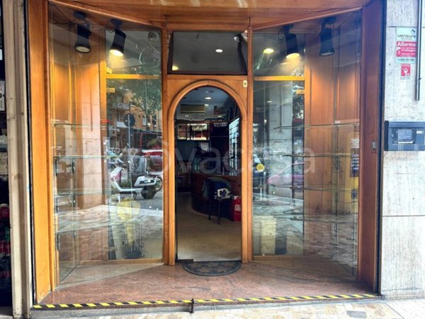negozio in affitto a Bologna in zona Murri