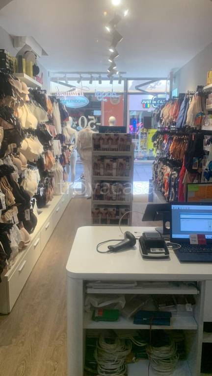 negozio in affitto a Bologna in zona Centro Storico