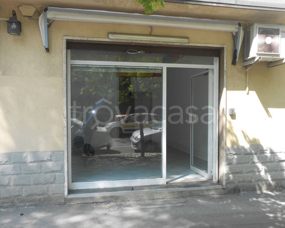 negozio in affitto a Bologna in zona Murri