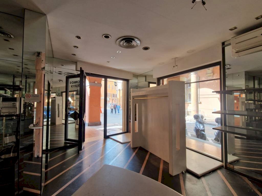 negozio in affitto a Bologna in zona Centro Storico
