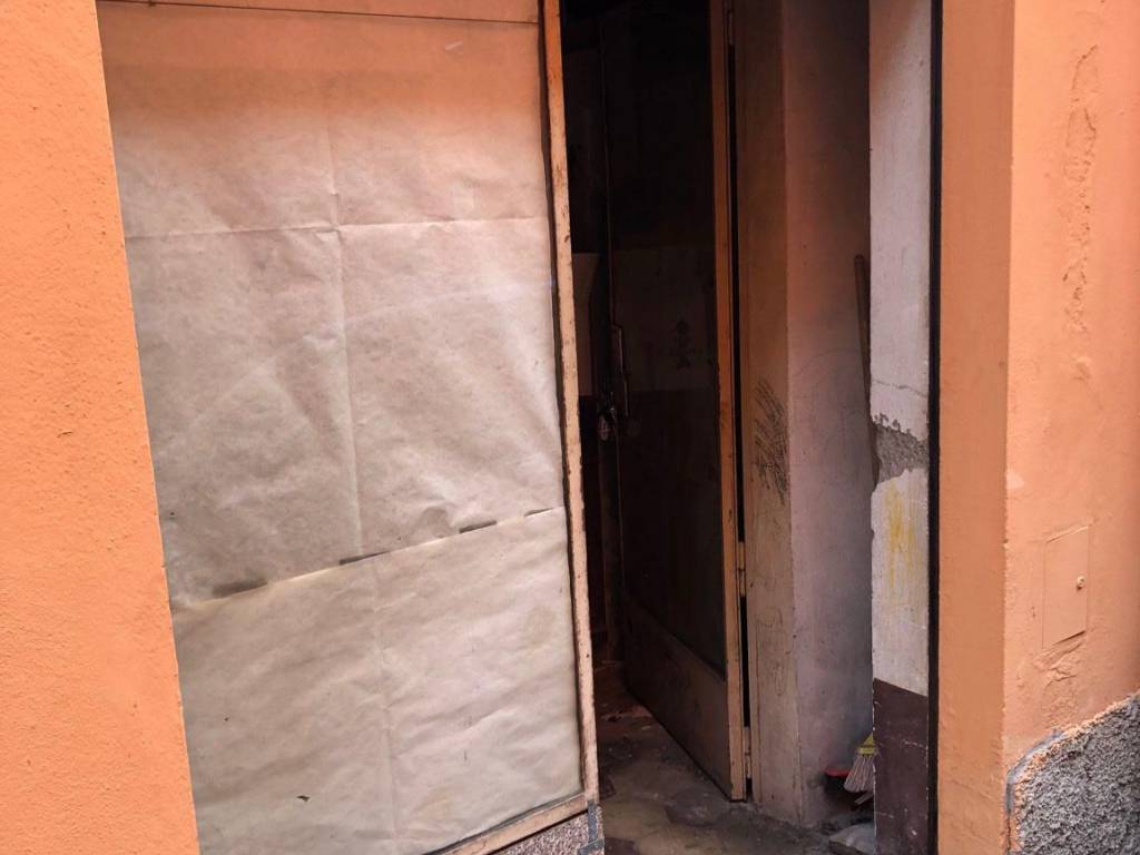 locale commerciale in affitto a Bologna