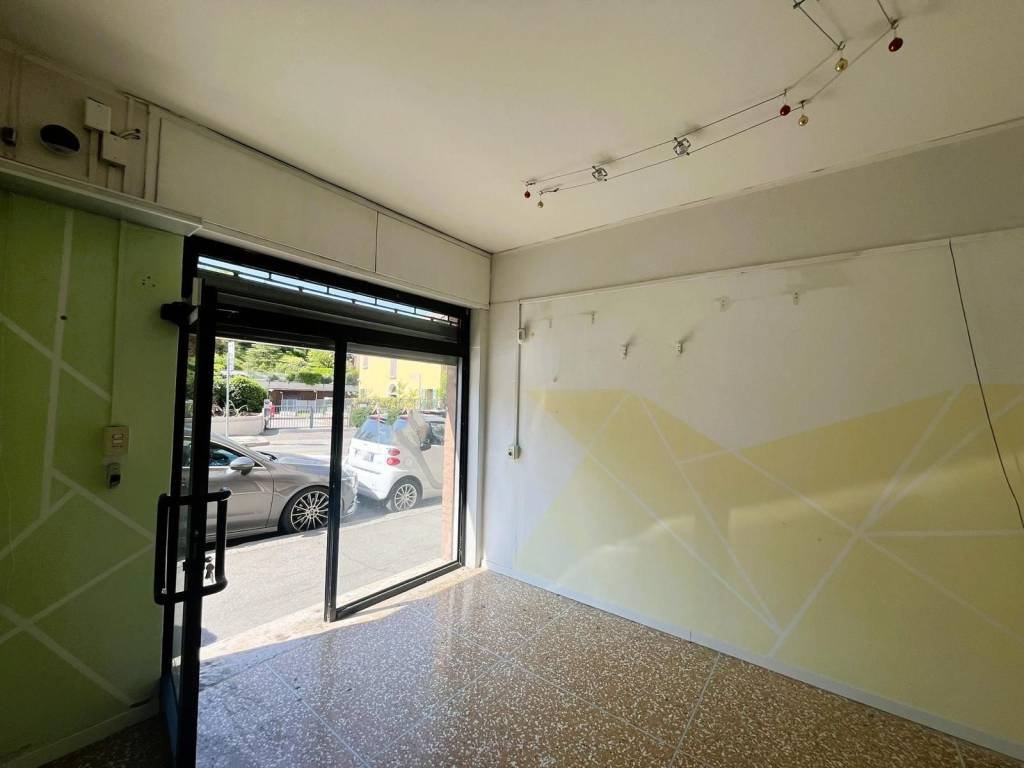 negozio in affitto a Bologna in zona Saffi