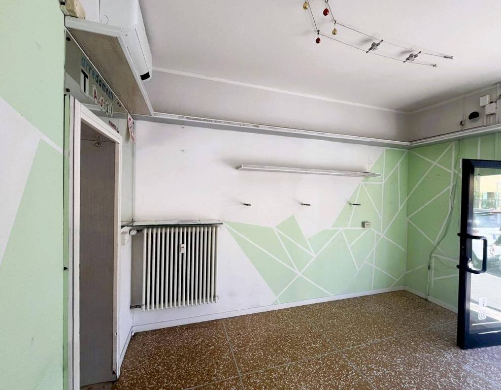 negozio in affitto a Bologna