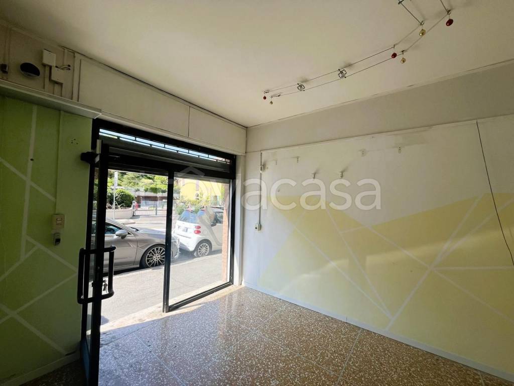 negozio in affitto a Bologna
