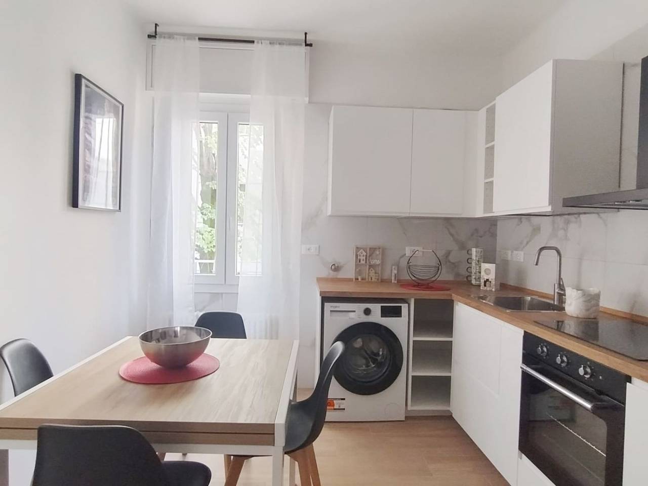 negozio in affitto a Bologna in zona Santo Stefano