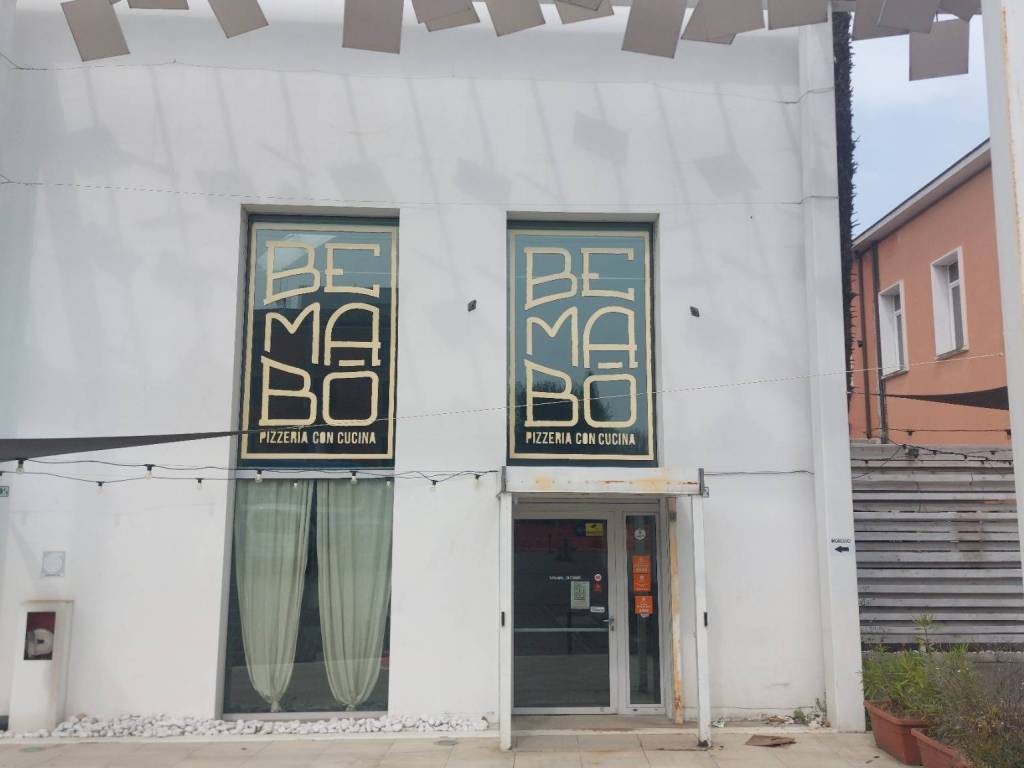 negozio in affitto a Bologna in zona Santa Viola