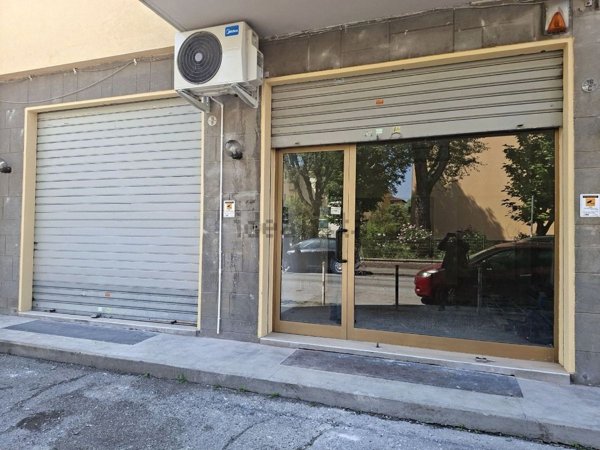 locale commerciale in affitto a Bologna