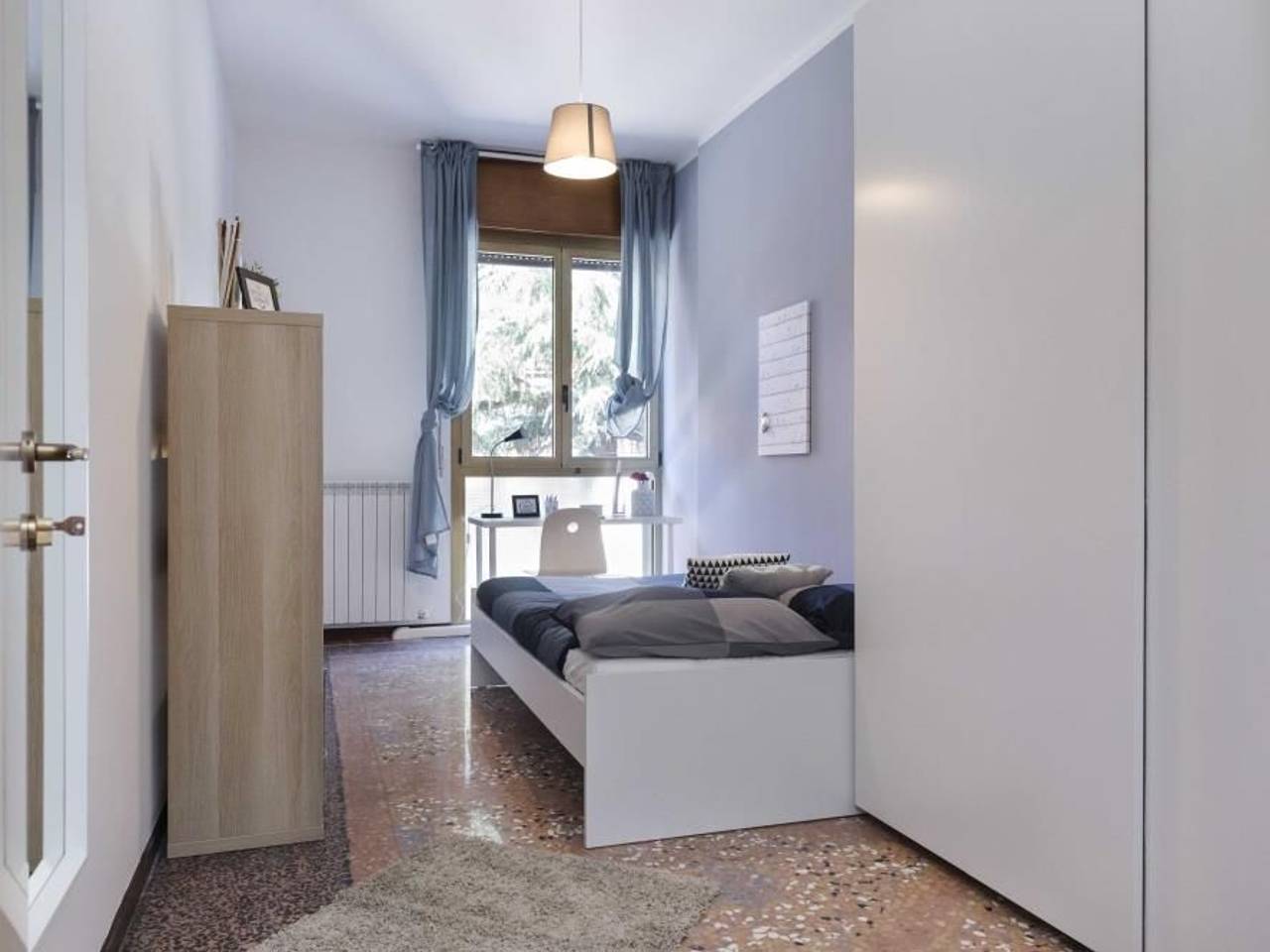 negozio in affitto a Bologna in zona Saragozza