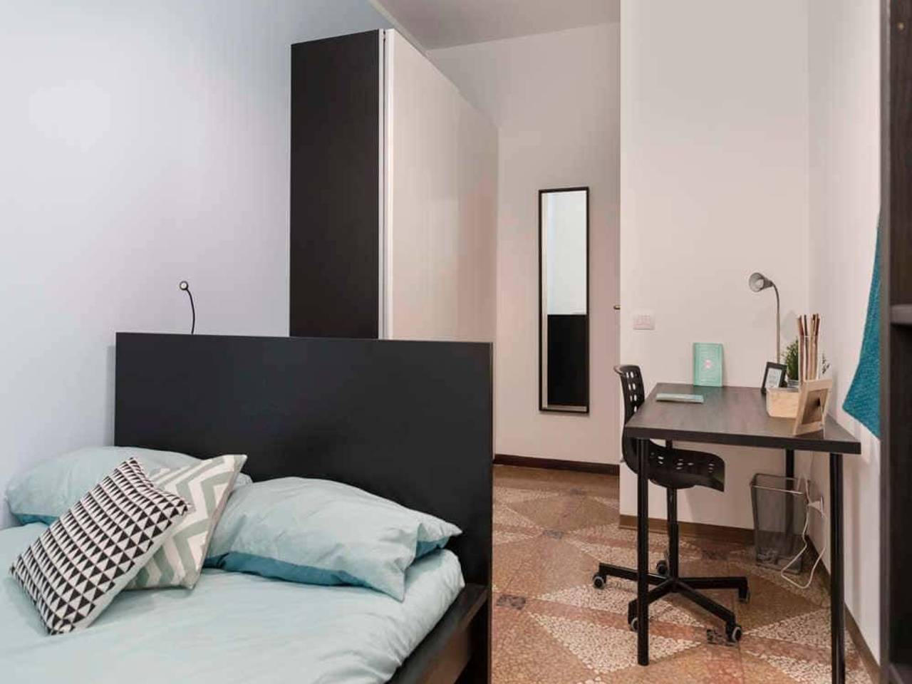negozio in affitto a Bologna in zona Saragozza