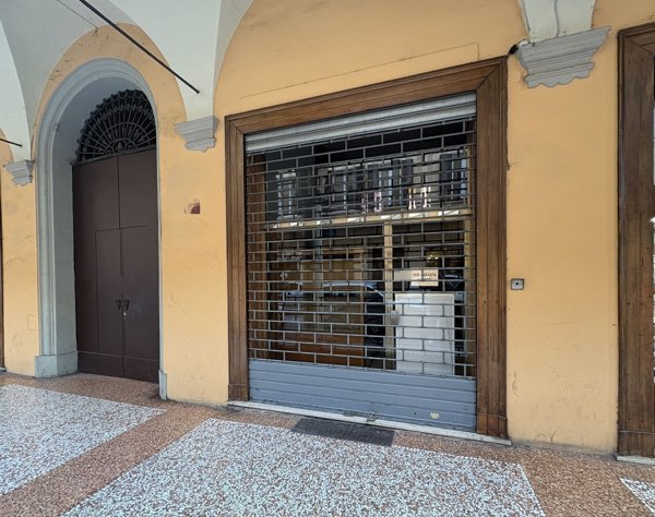 locale commerciale in affitto a Bologna in zona Santo Stefano