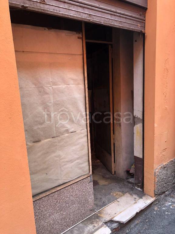 locale commerciale in affitto a Bologna in zona Santo Stefano