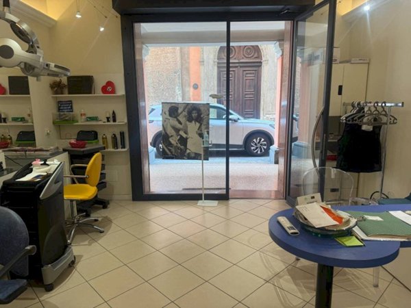 negozio in affitto a Bologna in zona Centro Storico
