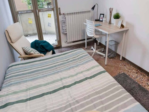negozio in affitto a Bologna in zona Saragozza