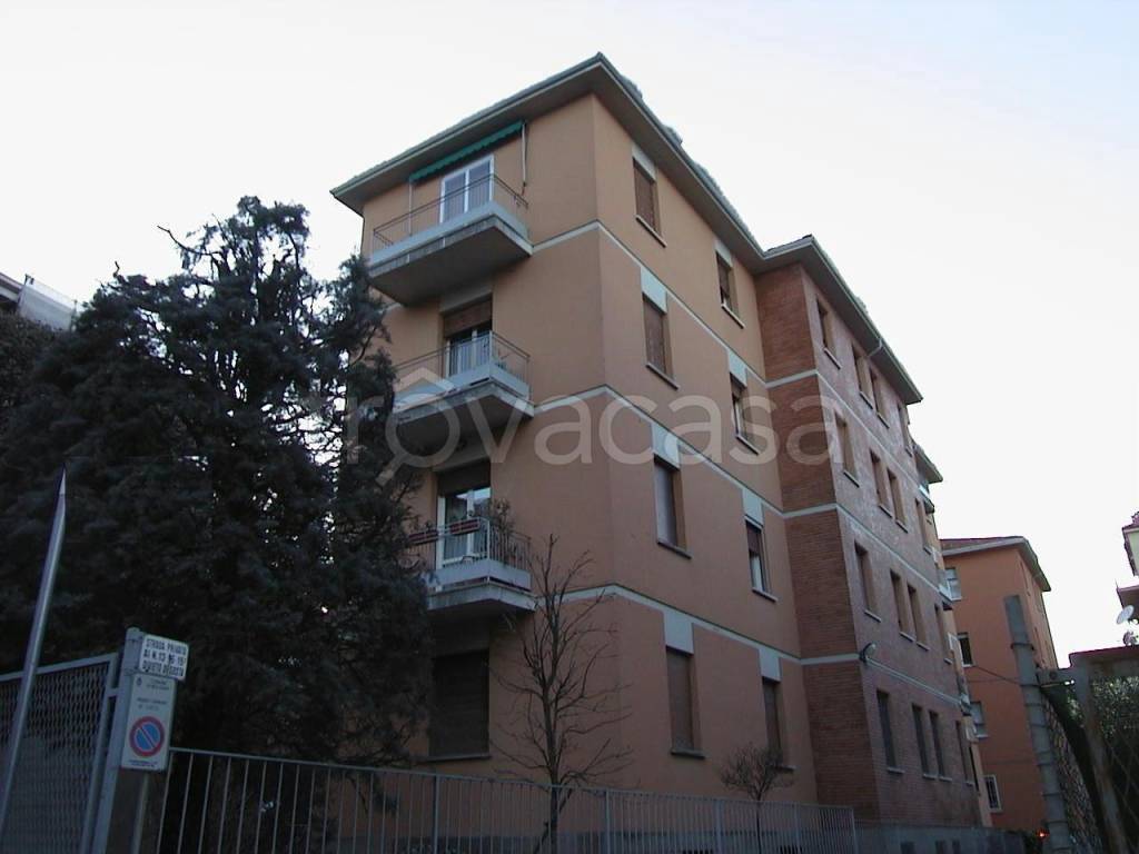locale commerciale in affitto a Bologna in zona Murri