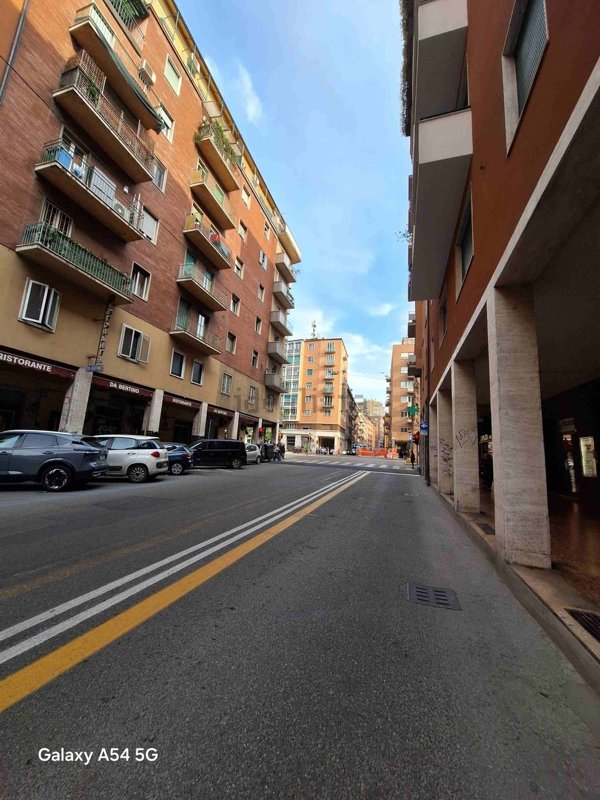 negozio in affitto a Bologna in zona Quartiere Porto