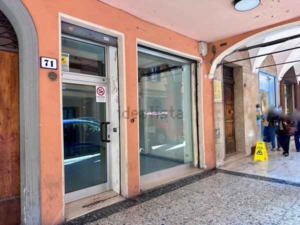 negozio in affitto a Bologna in zona Quartiere Porto