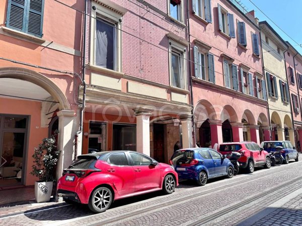 negozio in affitto a Bologna in zona Reno