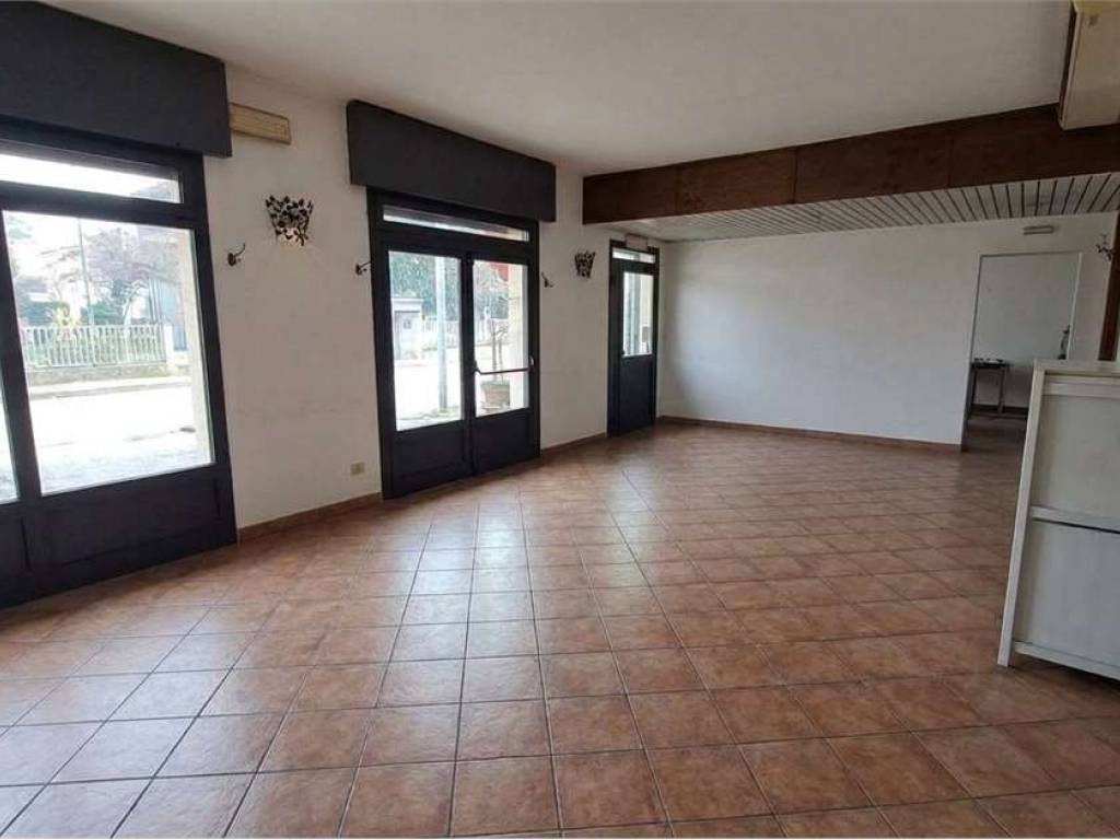 negozio in affitto a Bologna in zona Corticella