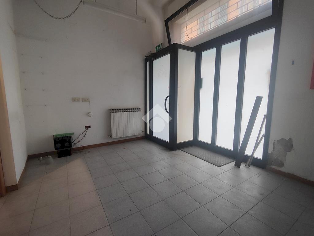 negozio in affitto a Bologna in zona Centro Storico