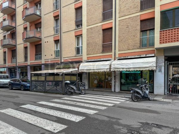 negozio in affitto a Bologna in zona San Vitale