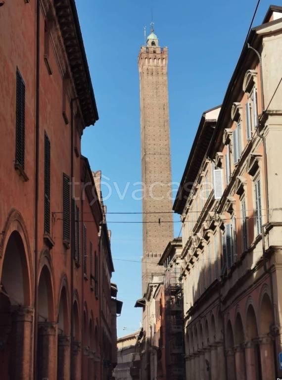 negozio in affitto a Bologna in zona Centro Storico