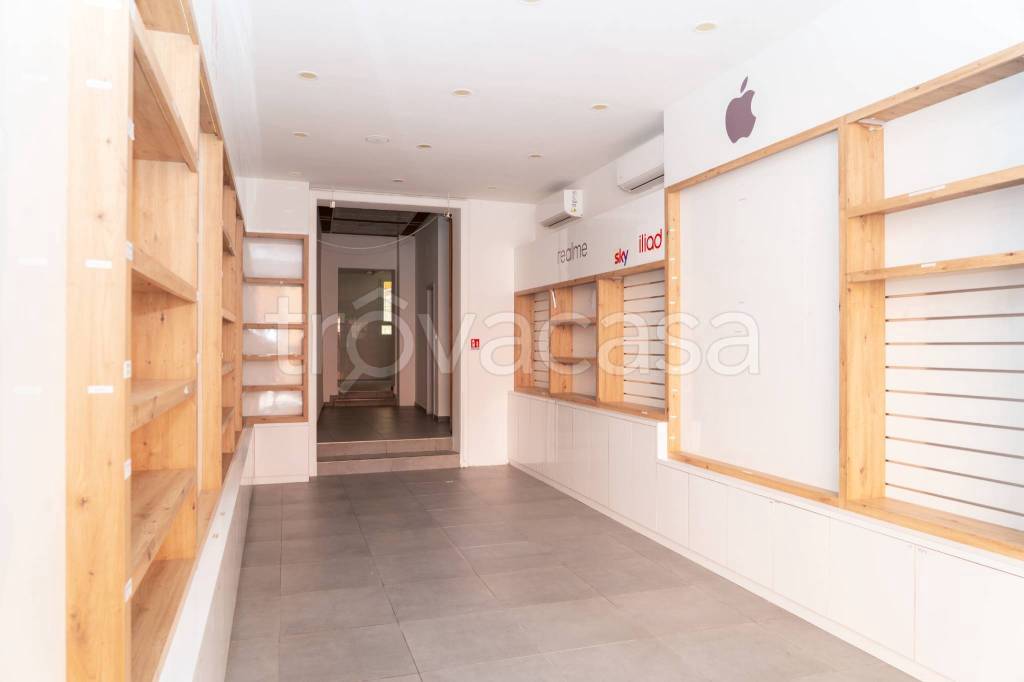 negozio in affitto a Bologna in zona Centro Storico