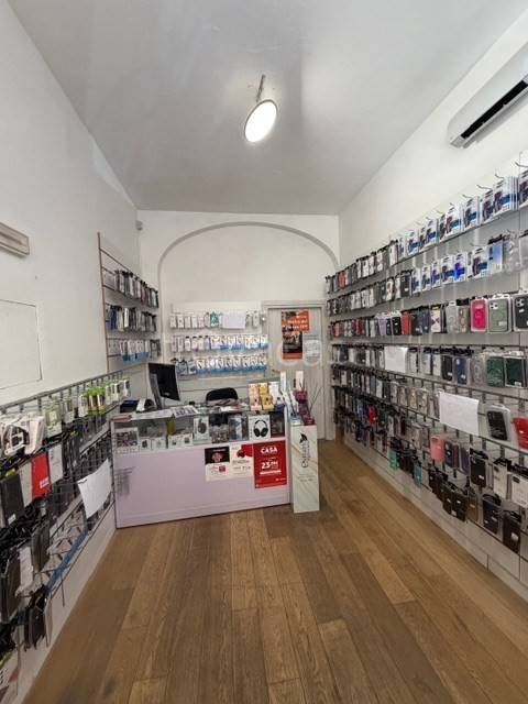 negozio in affitto a Bologna in zona Saragozza