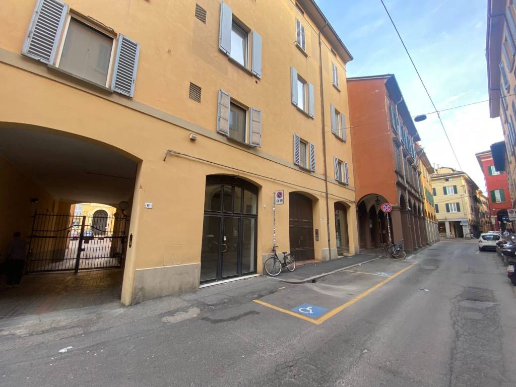 negozio in affitto a Bologna in zona Centro Storico