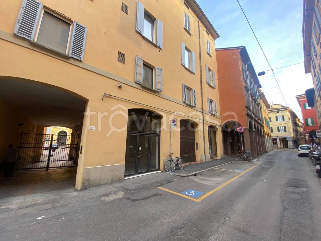 negozio in affitto a Bologna in zona Centro Storico