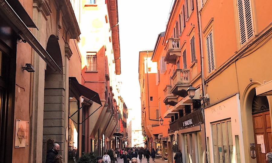 negozio in affitto a Bologna