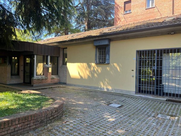negozio in affitto a Bologna in zona San Vitale