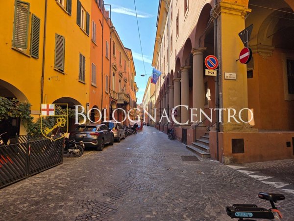 locale commerciale in affitto a Bologna in zona Santo Stefano